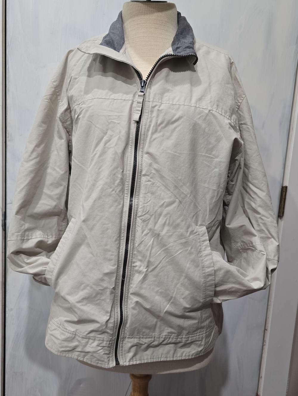 Timberland Men's Light Gray Utility Jacket with Dark Gray Collar